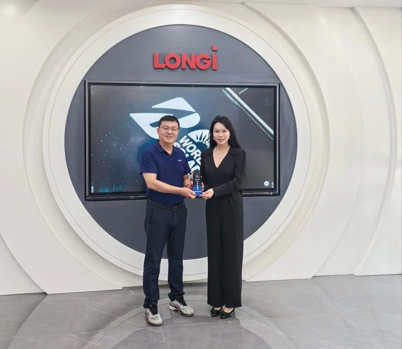 英发睿能荣获2024年度“隆基协同创新奖”