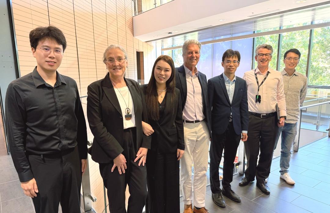 英发睿能总裁对话“太阳能之父”马丁·格林，共话光伏技术创新与全球合作